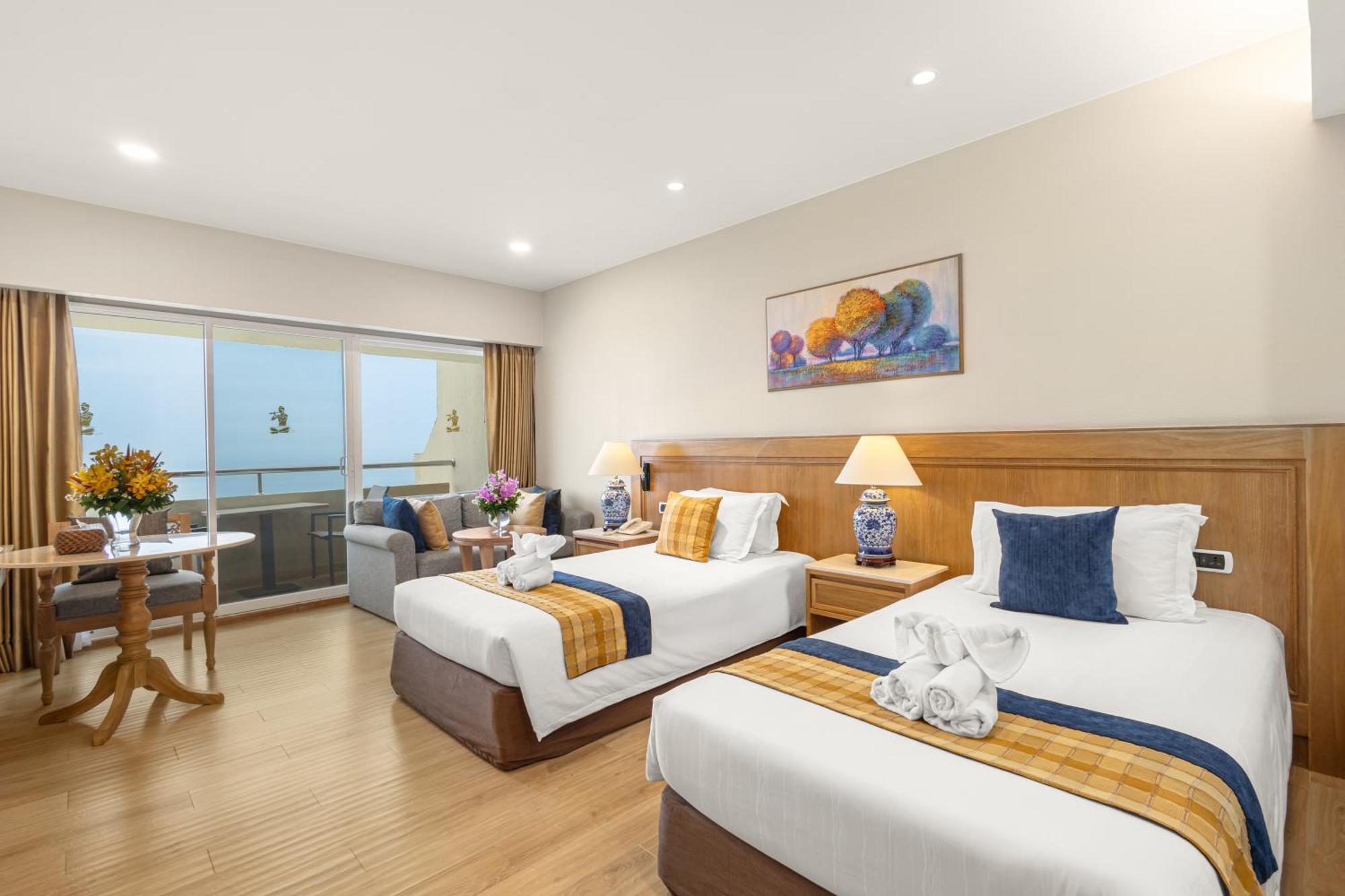 Royal Cliff Beach Hotel Pattaya Exterior foto Deluxe Ocean View